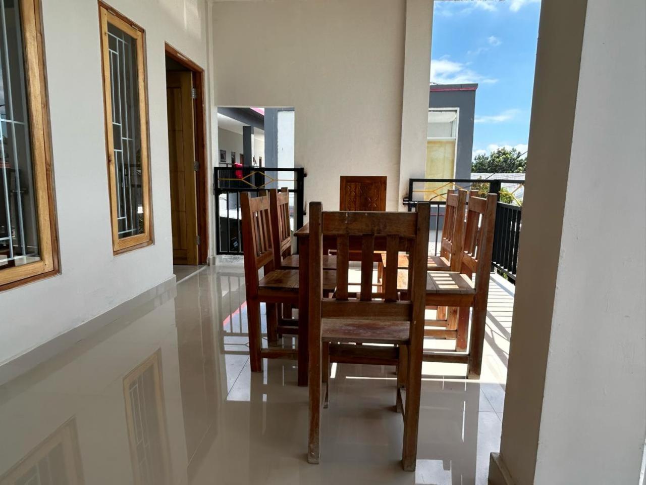Four-G Home Stay & Komodo Tour Labuan Bajo Exterior photo