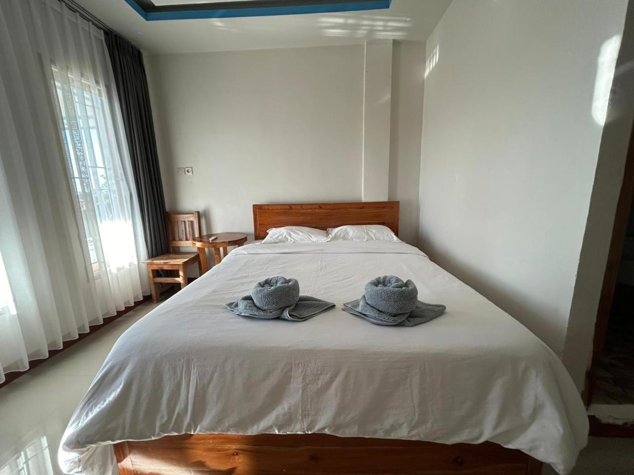 Four-G Home Stay & Komodo Tour Labuan Bajo Exterior photo