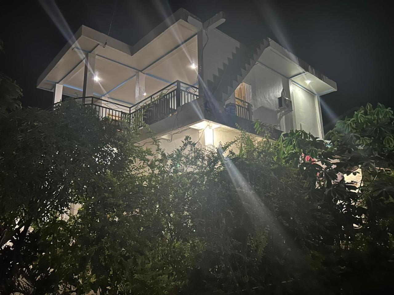 Four-G Home Stay & Komodo Tour Labuan Bajo Exterior photo